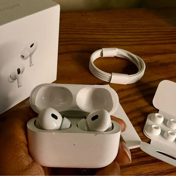Apple Noise counseling earphones￼/Earbuds